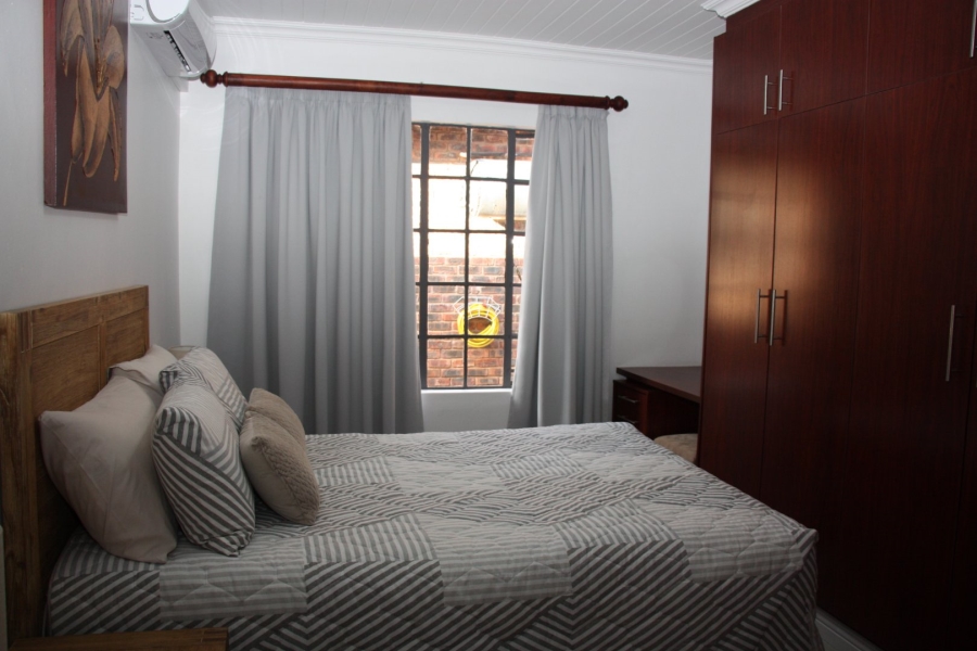 5 Bedroom Property for Sale in Langenhovenpark Free State